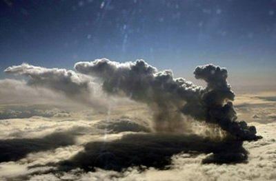 Smoke billows from an erupting volcano at the Eyjafjallajokull glacier near Reykjavik. (AFP/Icelandic Coast Guard)