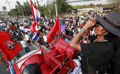 Anti government 'red-shirt' protesters block a main road leading into Bangkok April 25, 2010. REUTERS/Sukree Sukplang