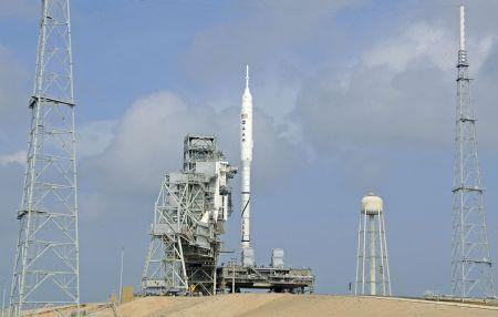 The Ares 1-X test rocket sits on the launch pad at the Kennedy Space Center in Florida, U.S., October 27, 2009. NASA said the Ares 1-X test rocket scheduled to be set off Tuesday was postponed due to bad weather.(Xinhua/AFP Photo)