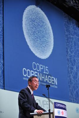 UN Secretary-General Ban Ki-moon addresses the opening ceremony of the high-level segment of UN Climate Change Conference in Copenhagen, capital of Denmark, Dec.15, 2009.(Xinhua/Wu Wei)