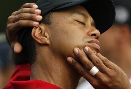 Tiger Woods of the U.S. stretches his neck as he plays on the fifth hole during the final round of the 2009 HSBC Champions golf tournament in Shanghai in this November 8, 2009 file photo. AT&T Inc said on December 31, 2009 that it has terminated its sponsorship agreement with Tiger Woods, joining the list of companies that have distanced themselves from the golfer in the wake of a sex scandal.(Xinhua/Reuters File Photo)