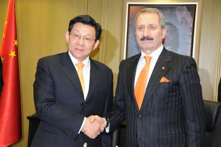 Chinese Commerce Minister Chen Deming (L) meets with Turkish State Minister Zafer Caglayan in Ankara, capital of Turkey, on Jan. 7, 2010. (Xinhua/Zheng Jinfa)