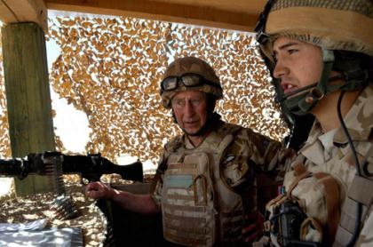 Britain's Prince Charles (L) speaks to Guardsman Paul Jackson at British military Camp Pimon in the Nad-e Ali district of Helmand, Afghanistan on March 25, 2010. The Prince arrived in Afghanistan on a surprise visit on Wednesday, and met with British soldiers serving in the southern Helmand Province. (Photo: Chinanews.com.cn)