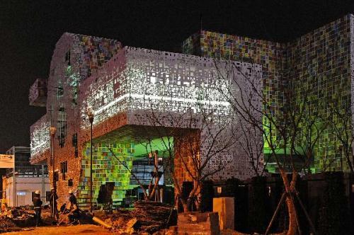 Photo taken on April 7, 2010 shows the illuminated the Republic of Korea Pavilion at Shanghai Expo park during the light debugging, in Shanghai, east China. (Xinhua/Guo Changyao) 