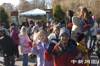 Tai Shan delights visitors 