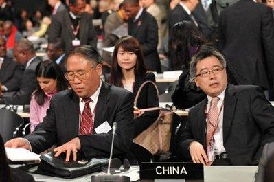 Chinese Vice Chairman Minister for National Development and Reform Commission and head of the Chinese Delegation Xie Zhenhua (L) and Chinese Director General of the Department of the Climate Change, National Development and Reform Comission Su Wei (R) attend the welcoming ceremony of the high level segment at the Bella center of Copenhagen. (AFP/Attila Kisbenedek)