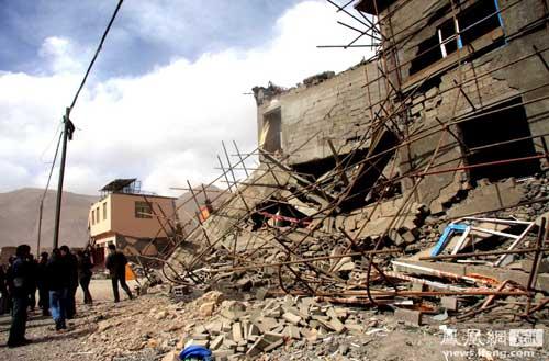 China's disaster relief departments have initiated a top level emergency response in the quake-hit areas of Qinghai Province. 