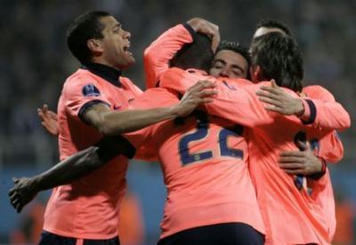 Barcelona players celebrate a goal against Dynamo Kiev during their Champions League soccer match at the Valeriy Lobanovskyy stadium in Kiev December 9, 2009. (Xinhua/Reuters Photo)