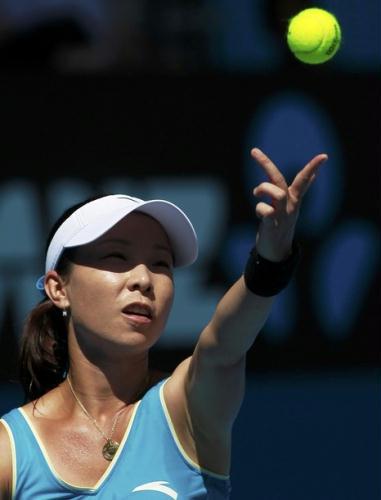 Zheng Jie of China serves against Ukraine's Alona Bondarenko at the Australian Open tennis tournament in Melbourne January 24, 2010.