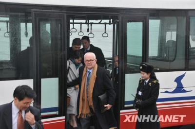 US President Barack Obama's special envoy on Democratic People's Republic of Korea issues, Stephen Bosworth, has arrived in Pyongyang.