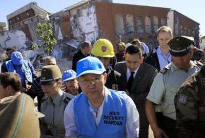 UN Secretary-General Ban Ki-moon visits the Alto Rio apartment building that collapsed during the earthquake, in Concepcion March 6, 2010. REUTERS/Victor Ruiz Caballero