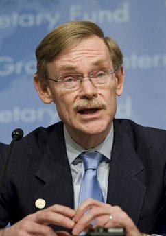 Robert Zoellick, President of the World Bank Group, speaks with reporters during a press conference at World Bank headquarters in Washington Sunday, April 25, 2010. (AP Photo/Cliff Owen)