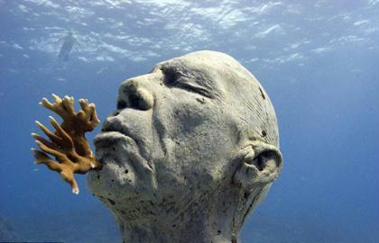 Striking: Man on Fire depicts a lone figure standing upright and defiant. The sculpture is installed eight metres below the surface in the clear Caribbean waters surrounding the island of Mujeres 