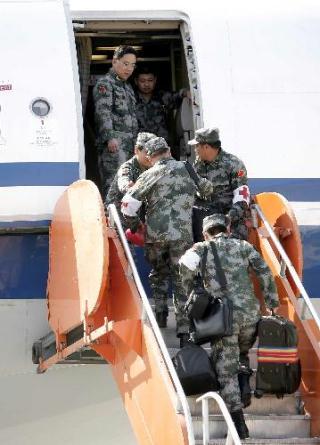 Members of the Chinese medical team board the chartered plane at the international airport in Port-au-Prince, capital of Haiti, Feb. 8, 2010. The Chinese medical team Monday left Port-au-Prince for home after winding up a two-week emergency aid and epidemic control mission in the quake-stricken Caribbean country. During its stay, the team has treated more than 4,000 wounded Haitians and played an important role in the medical and epidemic control efforts in the aftermath of the devastating Jan. 12 quake. (Xinhua/Joaquin Morell)