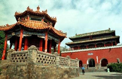 This undated file photo shows the Zhongyue Temple on the east Songshan Mountain in central China's Henan Province. China has chosen Songshan Mountain's historical architecture complex as the only project to bid for the World Cultural Heritage in 2010. The architecture complex is composed of 11 traditional Chinese constructions, including the renowned Shaolin Temple. [Photo: Xinhua/Wang Song] 