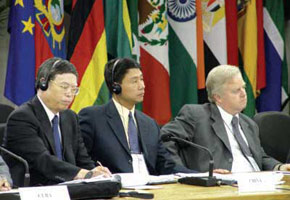 <center>2011年，參加G20會議</center>