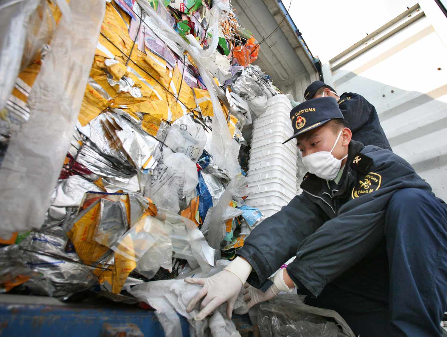 “洋垃圾”橫行中國之罪責調查