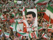內賈德的支持者在首都德黑蘭舉行大型競選集會