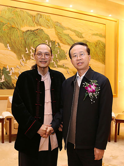 中國文聯黨組成員副主席左中一對董希源的畫作給予了高度評價。攝影：王保勝