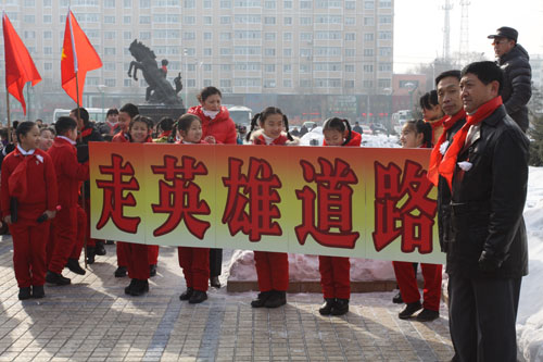 佳木斯市英俊小學紀念劉英俊犧牲四十七周年祭掃活動