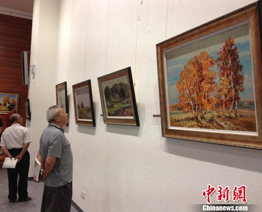 俄羅斯油畫珍藏巡迴展20日在江蘇無錫啟幕。　孫權　攝