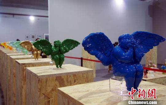 11月1日，“生活中的藝術——跨界創意展”在北京郎園Vintage開幕。　鄭巧　攝