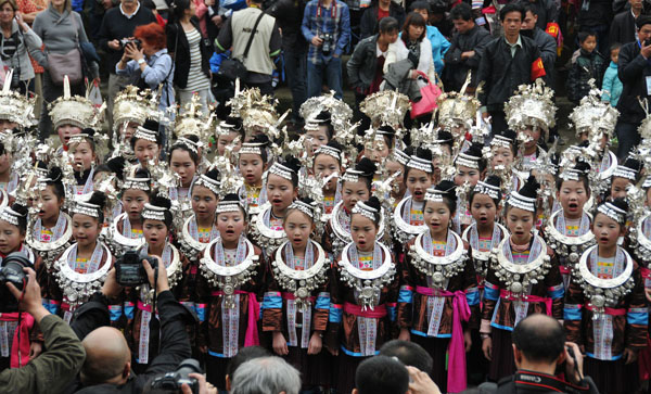 侗族姑娘在唱侗族大歌。（吳練勳 攝）