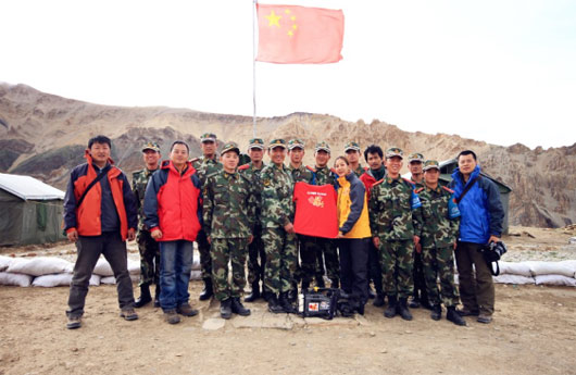 遠方的家之《邊疆行》攝製組在新疆阿裏邊防哨所