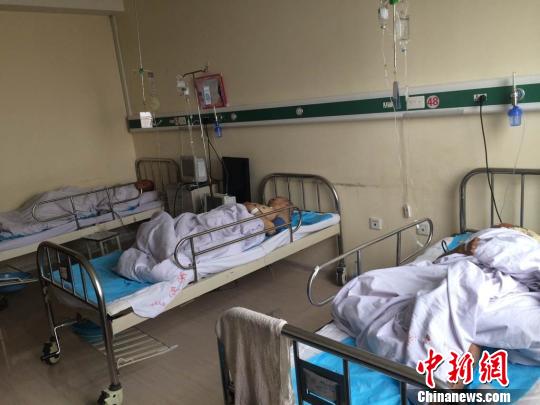 3名受害者正在哈醫大四院進行救治，手術已完成，傷情穩定，無生命危險。