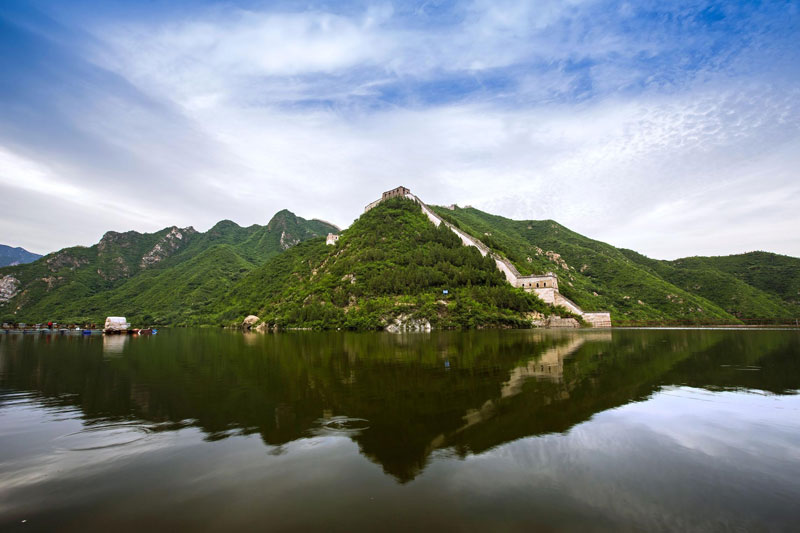 黃花城水長城：山川溶碧水