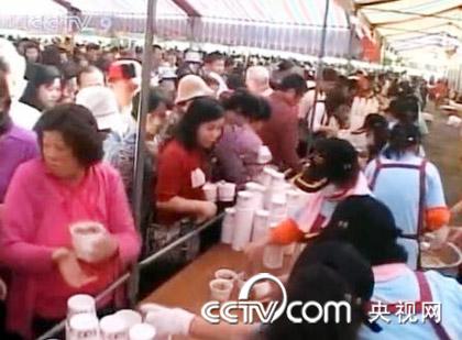 The Tzunan Temple in celebrates the new year tradition by inviting people in for a free drink. 