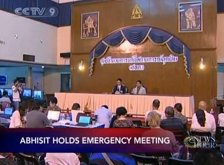 Prime Minister Abhisit Vejjajiva held an emergency meeting on Sunday afternoon to discuss measures to restore order in the country.