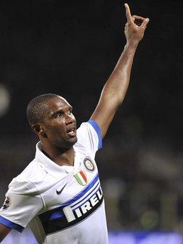 Inter Milan striker Samuel Eto'o of Cameroon celebrates after scoring during the Italian Cup, semifinal return-leg match between Fiorentina and Inter Milan, in Florence, Italy, Tuesday, April 13, 2010.(AP Photo/Lorenzo Galassi)