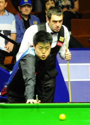 China's Liang Wenbo was looking to knock off Ronnie O'Sullivan, and a well-crafted clearance of 103 gave Liang the perfect start coming back from the interval after O'Sullivan took the 9-4 early lead. 