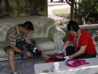 2009年7月16日《神鞭老李》坐著拍一個