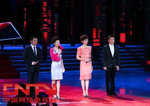 315晚會主持人王小丫、陳偉鴻、歐陽夏丹、李佳明與觀眾朋友們見面。 