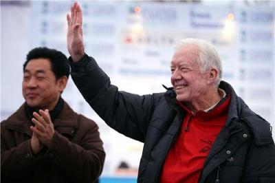 Former U.S. President Jimmy Carter participates in the annual Habitat for Humanity Build event in Qionglai city, southwest China's Sichuan province on November 19th.[Photo: CRIENGLISH.com]