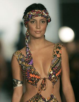 A model presents a creation by Colombian lingerie brand Agua Bendita during a fashion show at the Modern Art Museum in Medellin November 25, 2009. (Xinhua/Reuters Photo)