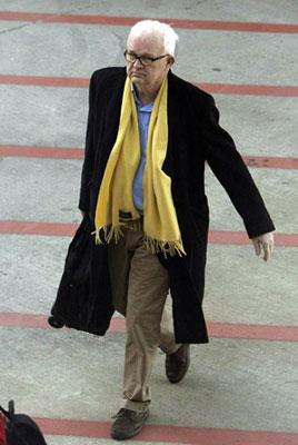 U.S. President Barack Obama's special envoy for North Korea Stephen Bosworth arrives for his North Korean trip,at Incheon international airport,west of Seoul, South Korea December 6, 2009.(Xinhua/Reuters Photo)