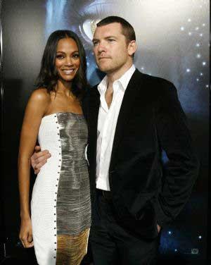 Cast members Zoe Saldana (L) and Sam Worthington pose at the premiere of "Avatar" at the Mann's Grauman Chinese theatre in Hollywood, California December 16, 2009. The movie opens in the U.S. on December 18. (Xinhua/Reuters Photo)