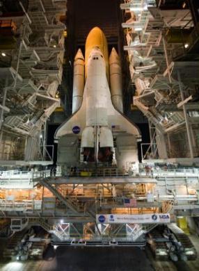 The space shuttle Endeavour leaves the Vehicle Assembly Building as it rolls out to Launch Pad 39A aboard the crawler-transporter at NASA's Kennedy Space Center in Cape Canaveral, Florida January 6, 2010. The shuttle is expected to be launched on February 7 on a mission to the International Space Station.  (Xinhua/Reuters Photo)