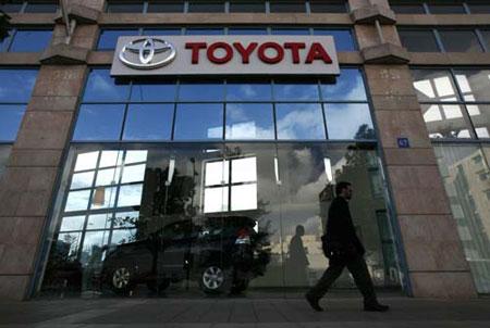 An Israeli man walks past a Toyota dealership in Tel Aviv February 3, 2010. Faced with an unprecedented recall of millions of vehicles and rivals swooping in on its customers, the public relations machine at Toyota Motor Corp -- one of the most savvy brand-creators in Asia -- is floundering.(Xinhua/Reuters Photo)