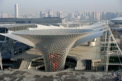 The photo taken on March 12, 2010 shows the Sunshine Valley, bringing natural light and fresh air into Word Expo Axis in 2010 World Expo Site, east China's Shanghai Municipality. A series of pavilions of 2010 World Expo are designed and constructed with the idea of "Low-carbon World Expo".  (Xinhua/Cheng Qianjun)