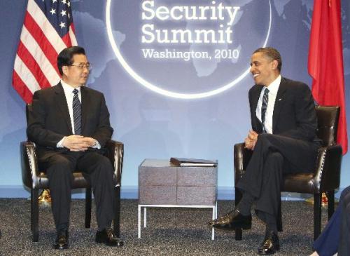 Chinese President Hu Jintao (L) meets with U.S. President Barack Obama in Washington April 12, 2010. President Hu Jintao arrived in Washington on Monday to attend the Nuclear Security Summit slated for April 12-13. (Xinhua/Ju Peng)