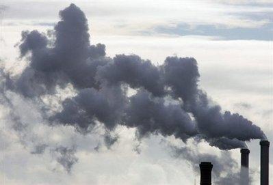 Smoke billows from a factory in France. The European Environment Agency (EEA) has said that the 15 European Union (EU) members which pledged to curb greenhouse gases by an overall eight percent under the UN's Kyoto Protocol are on track to beat the target.(AFP/File/Joel Saget) 