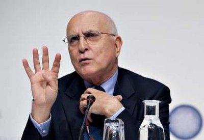 European Environment Commissioner Stavros Dimas gestures during a news conference at the Bella Center during the U.N. Climate Change Conference (UNCCC) COP15 in Copenhagen December 12, 2009. REUTERS/Casper Christoffersen/Scanpix