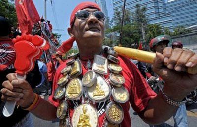 A "Red-Shirt" supporter of ousted premier Thaksin Shinawatra attends a protest at the US embassy in Bangkok. (AFP/Pornchai Kittiwongsakul)