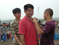 2009年7月14日《黑土地裏的歌星》雨停了抓緊開始