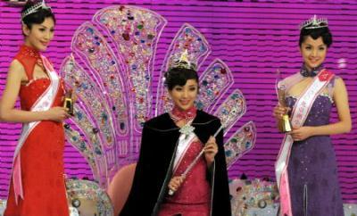 Xu Ying (C) from Chinese Mainland, Wang His Yao (L) from Macao, Hsu Chia Huei (R) from Taiwan are crowned as 2009 Miss Asia. Twelve contestants participated in the final competition held in Hong Kong Sunday night, Nov. 1, 2009. (Xinhua/Song Zhenping)