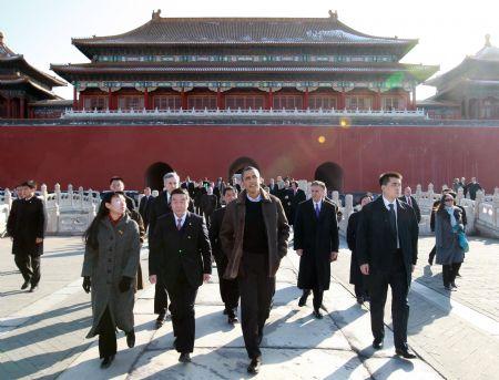 U.S. President Barack Obama visits the Forbidden City in Beijing on Nov. 17, 2009.(Xinhua/Pang Xinglei)